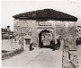 La scomparsa Porta Saracinesca in una fotografia di fine Ottocento.Poco prima della demolizione-(Adriano Danieli)
